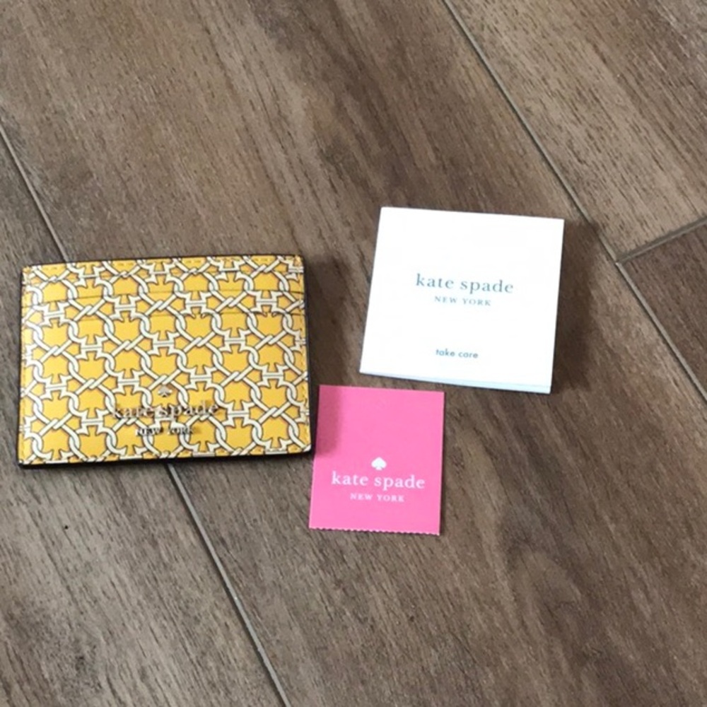 Kate Spade wallet (Make me an Offer) 🙂